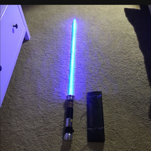 Star Wars Signature Series Force FX Lightsaber with removable blade - Picture 3 of 9